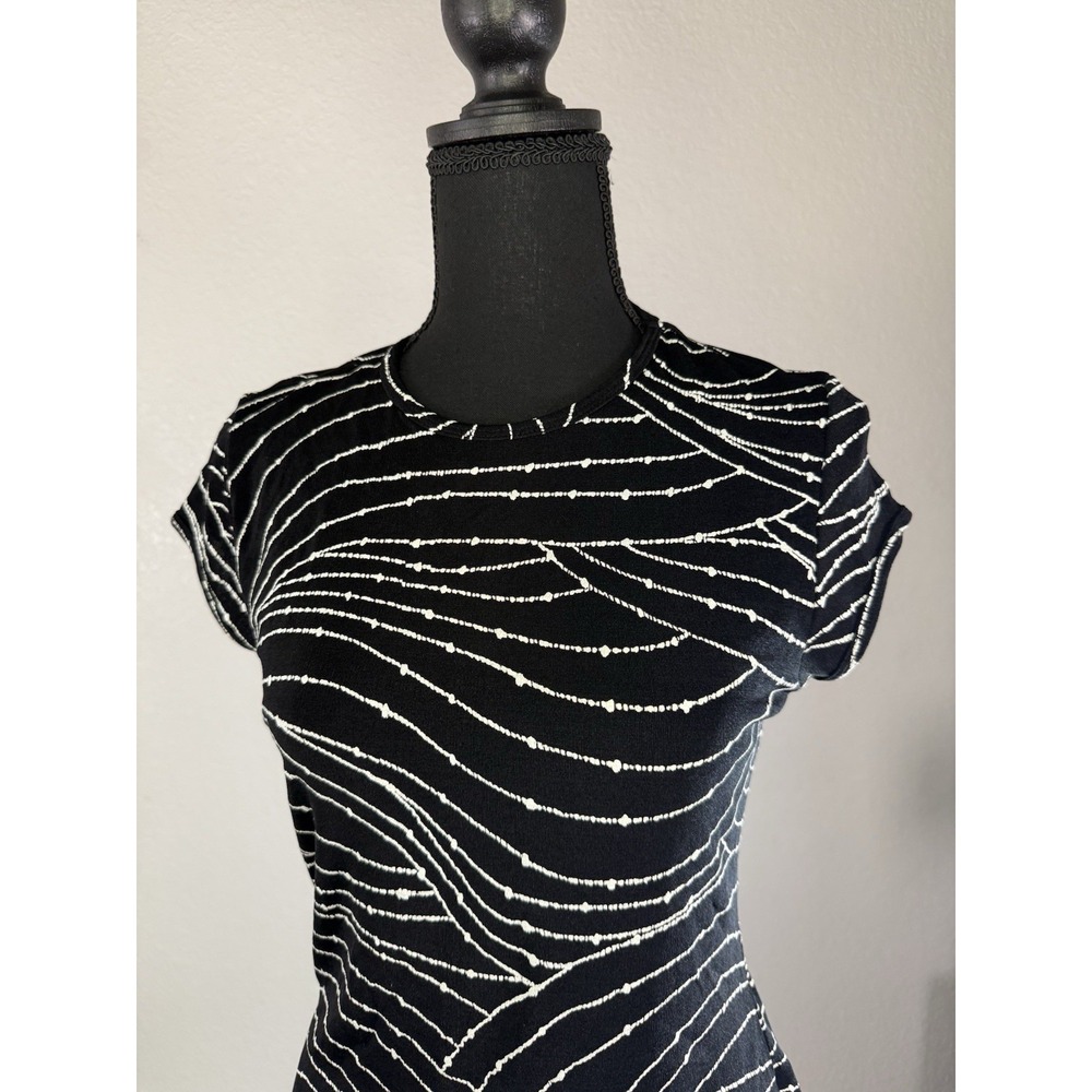 Susan Lawrence Petite Blouse Womens Medium Black White Wavy Short Sleeve Casual